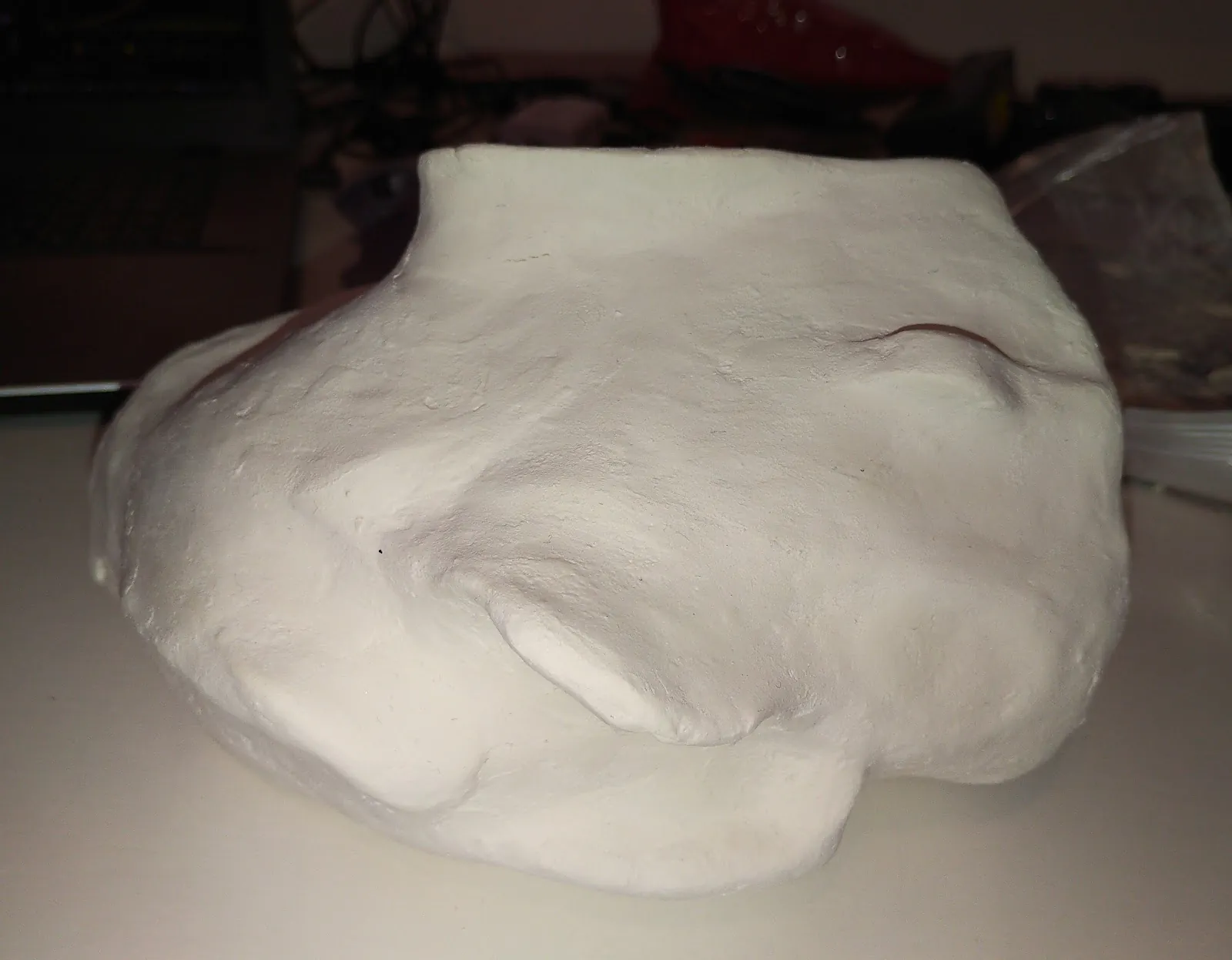 A very rough first clay try of the mouse shape